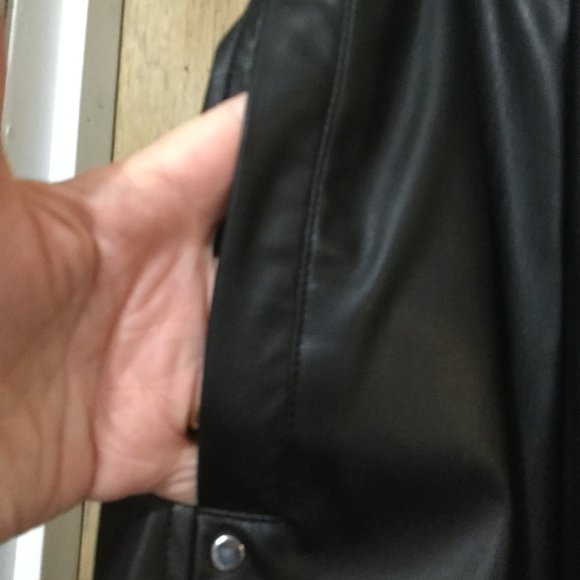 NWT Gabby Isabella faux leather skirt beautiful size medium with matching belt - Picture 2 of 8